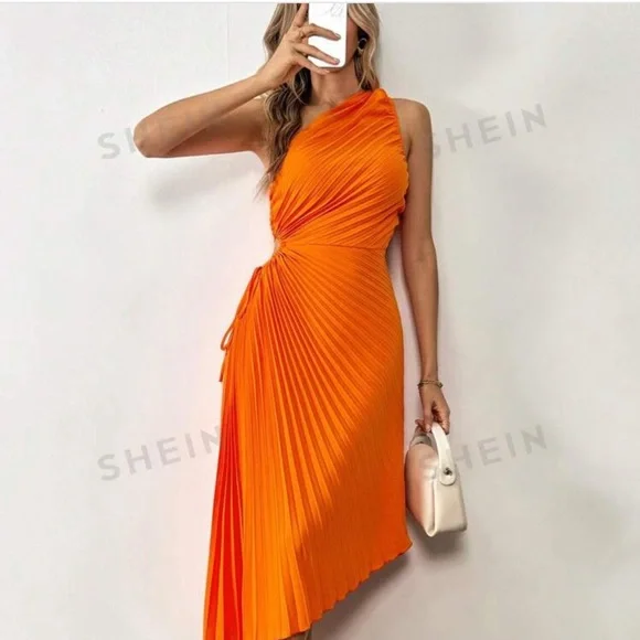 Gorgeous and super sexy pleated dress NWT - Picture 3 of 6